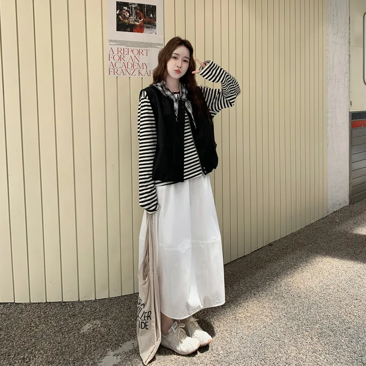 韩系ins松弛感套装裙2025春秋新款PU皮马甲条纹T恤花苞半裙三件套