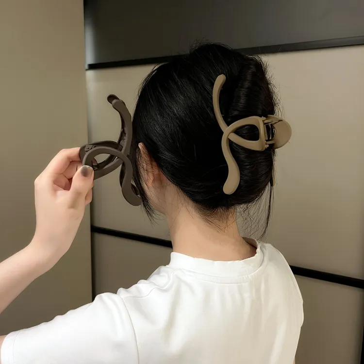 徐晓晓夏季新款美拉德磨砂氛围大号抓夹高级感发夹鲨鱼夹高级感