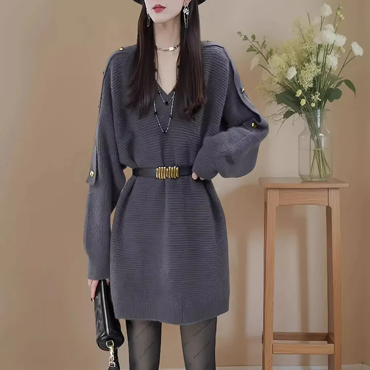 大码韩系轻奢V领针织连衣裙女2025秋冬重工钉扣收腰慵懒风毛衣裙