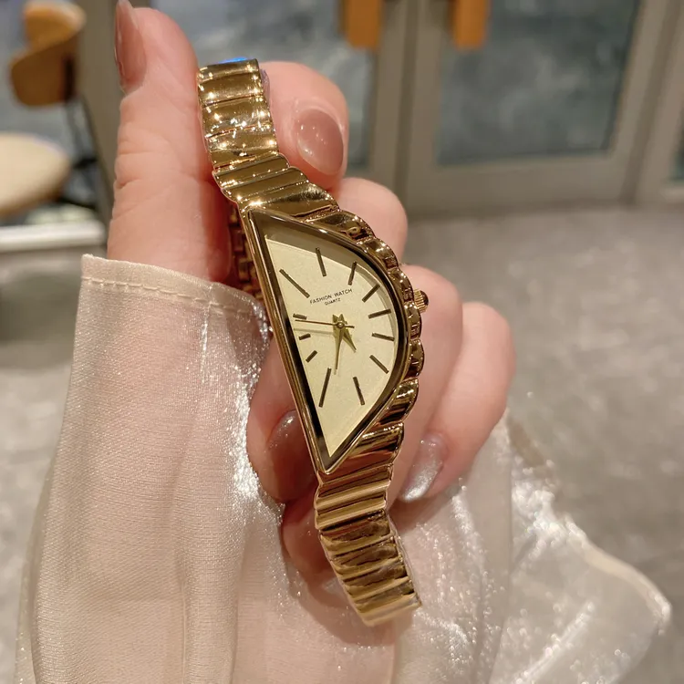 女士方形轻奢小众石英腕表不锈钢表带个性时尚女士手表52120