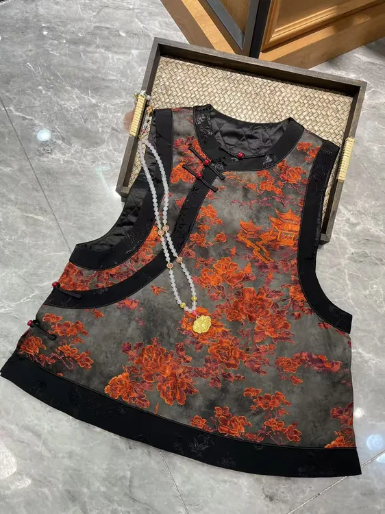 谢美丽-精选【绮冉】拼接印花大气国风马甲