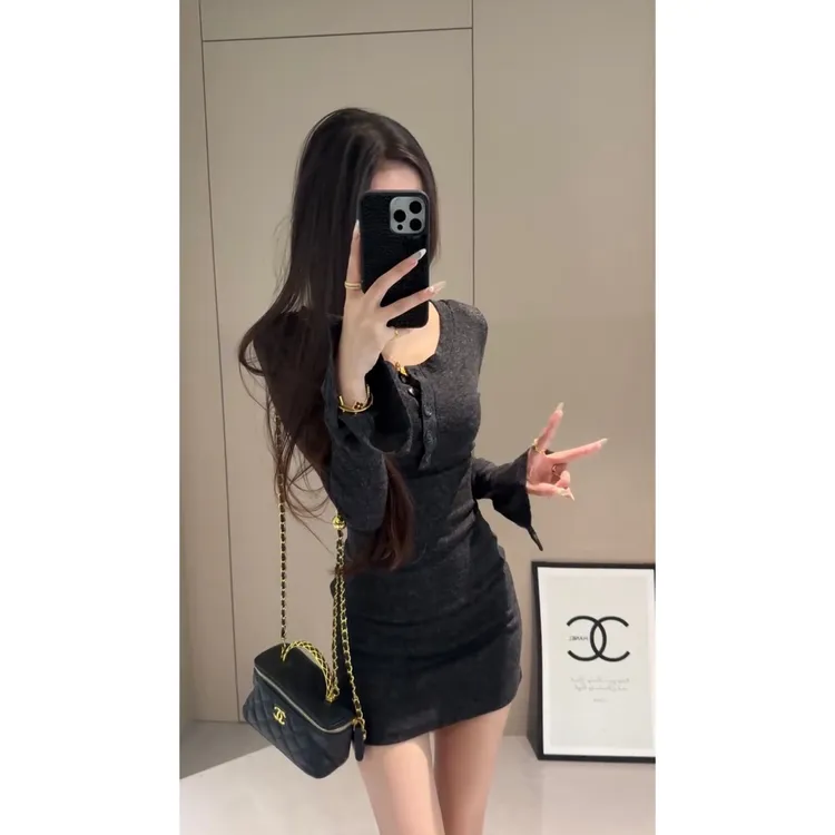 复古秋季新款钮扣长袖连衣裙女收腰显瘦性感修身包臀裙