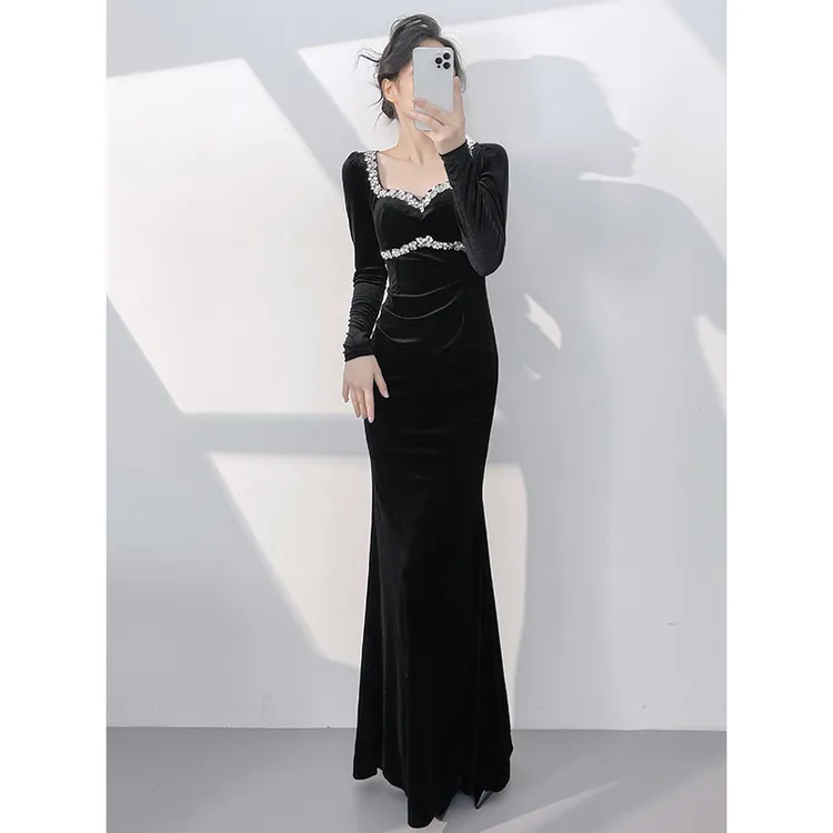 黑色晚礼服女2025新款年会轻奢小众高端冬季长袖丝绒主持人连衣裙