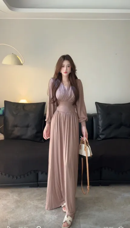 秋季新款时尚名媛气质法式长袖连衣裙V领高腰女秋装收腰显瘦
