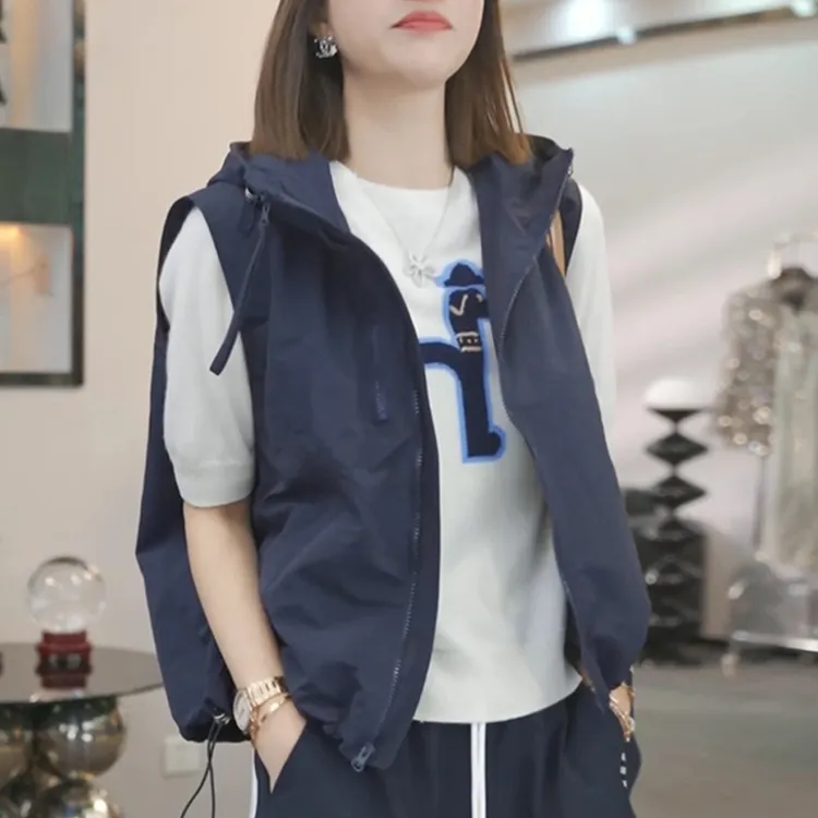 欧货连帽冲锋衣无袖马甲外套女2025春秋新款时尚百搭叠穿开衫上衣