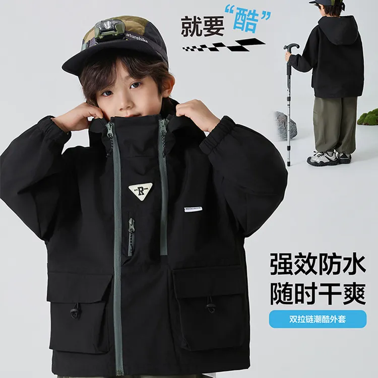 男童冲锋衣连帽外套防水春秋时髦秋装上衣户外大童6-12岁潮款防风