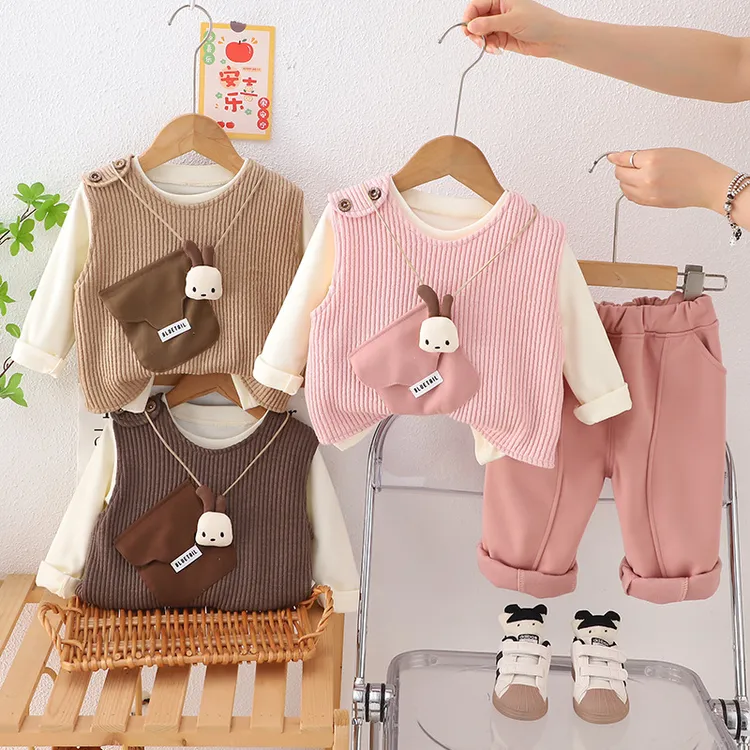 2025春秋女童可爱挂件兔头毛衣马甲肩扣长袖玩偶口袋衣服三件套装