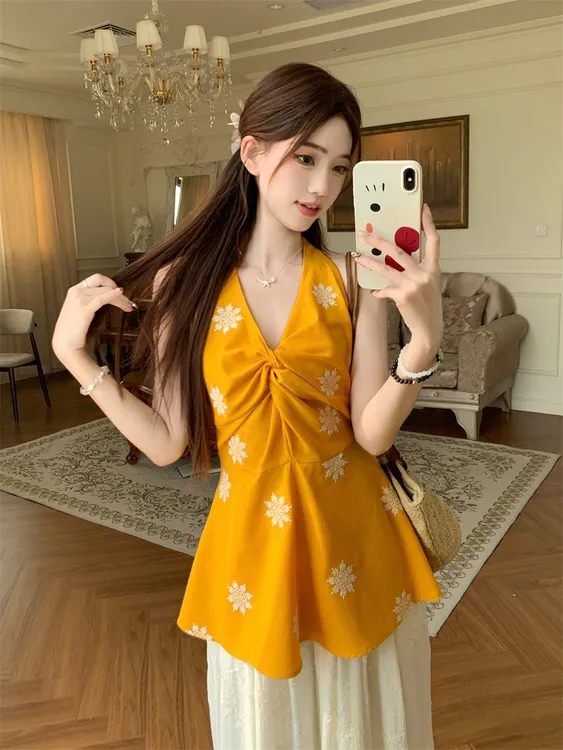 爱豆+《现货现发》黄色款式2025夏季性感吊带背心外穿挂脖无袖上衣