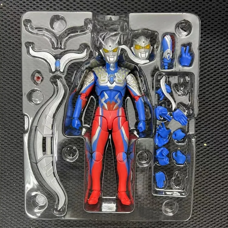 咸蛋超人赛罗兔子形态可动人偶手办玩具盒装阿尼亚手办四驱车