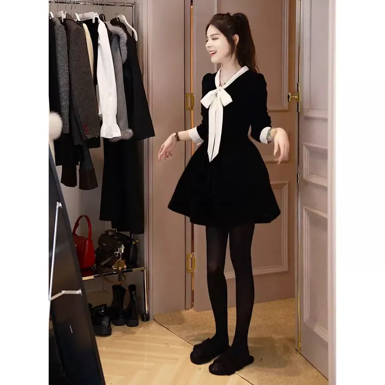 韩系设计感黑色长袖蝴蝶结连衣裙女2025秋季新款时尚宽松显瘦裙子