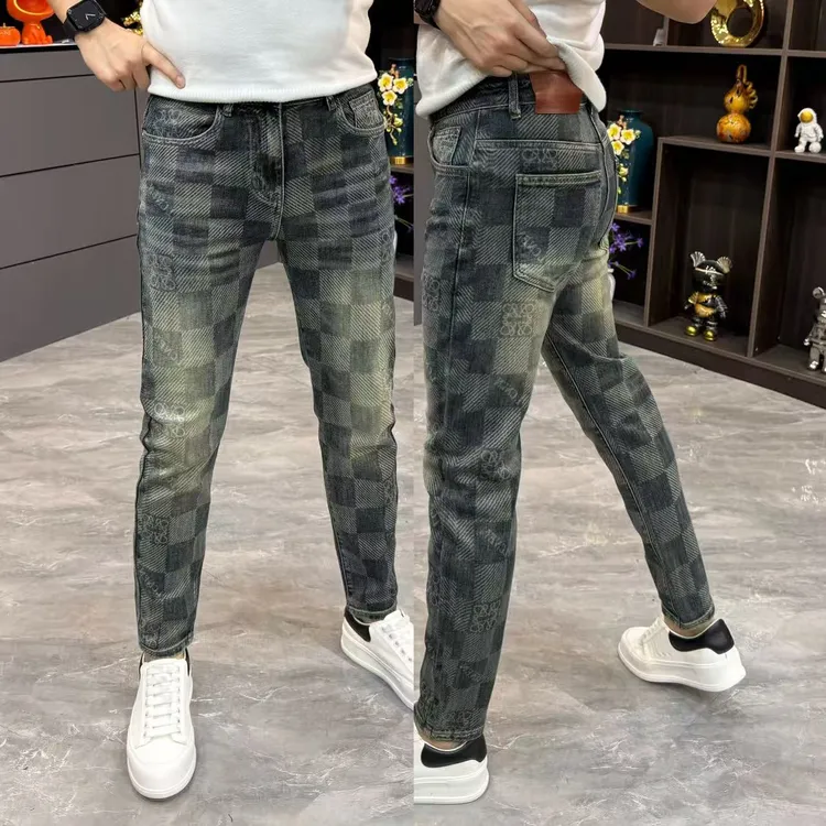 男士牛仔裤时尚格纹印花男裤潮流修身韩版小脚裤男轻奢百搭长裤男