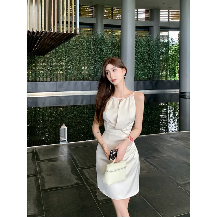 黑白色挂脖吊带连衣裙女仿绸缎面鱼尾高级感短款小礼服裙子夏季女