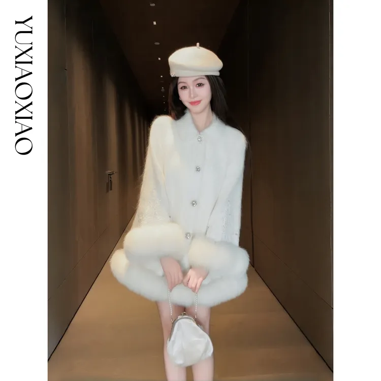 余潇潇【海派千金】蓬松柔软绵羊毛马海毛混纺狐狸毛点缀娃娃领大衣