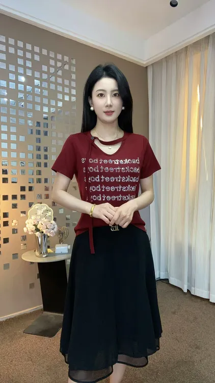 2025夏款V领设计系带字母烫钻气质精品时尚减龄显瘦短袖小衫T恤