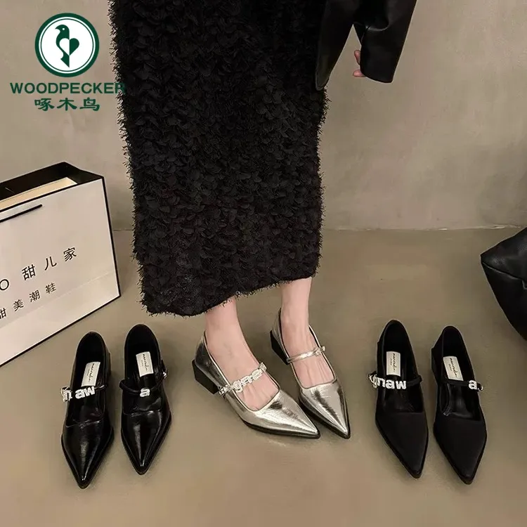 啄木鸟粗跟尖头玛丽珍鞋女2025春季新款玛丽珍法式小皮鞋银色单鞋