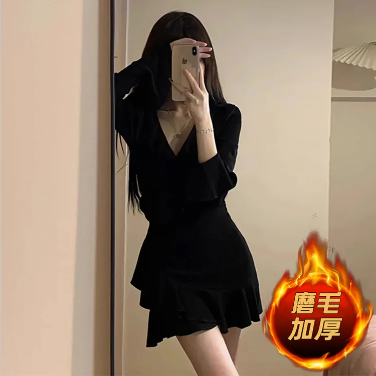 黑色秋冬加厚赫本风小黑裙高级设计感连衣裙打底裙荷叶边收腰短裙