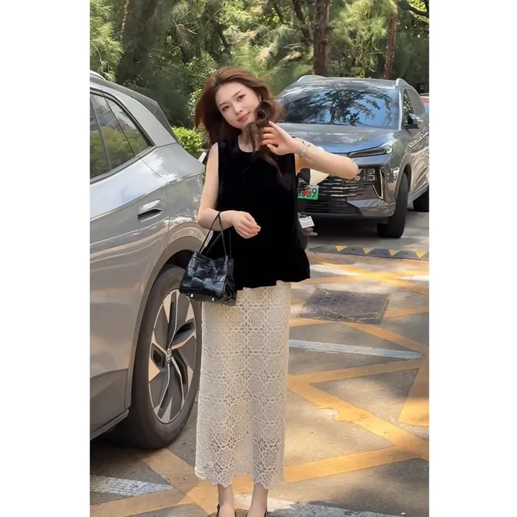 2025超火夏装一整套黑色无袖上衣高腰蕾丝镂空显瘦半身裙两件套装