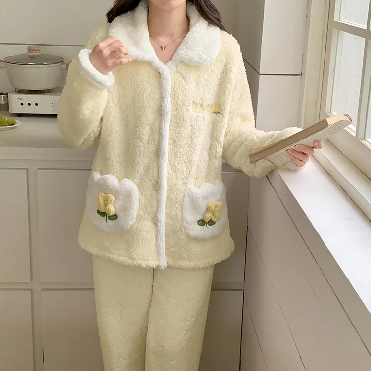 法兰绒保暖甜美可爱刺绣睡衣女套装秋冬新款加绒加厚珊瑚绒家居服