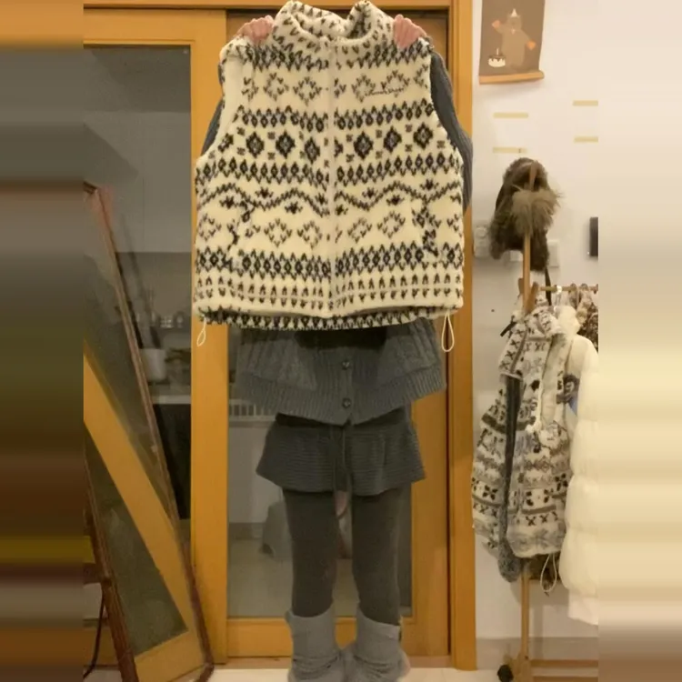 2026新款费尔岛羊羔毛马甲外套女秋冬爆款灰色毛衣叠穿马甲两件套