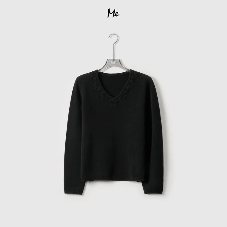 ME【蝴蝶结钩花领毛衣】100绵羊毛v领百搭轻肤保暖针织毛衣MEQA4076