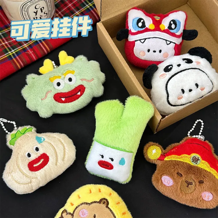 原创可爱卡通毛绒公仔挂件胸针创意玩偶包包衣服装饰配件