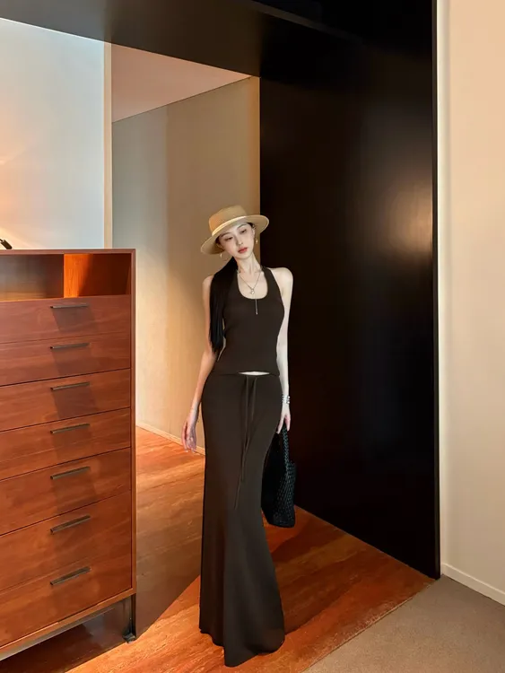 法式绝美简约随性气质无袖挂脖背心女夏慵懒风垂感抽绳半身裙套装