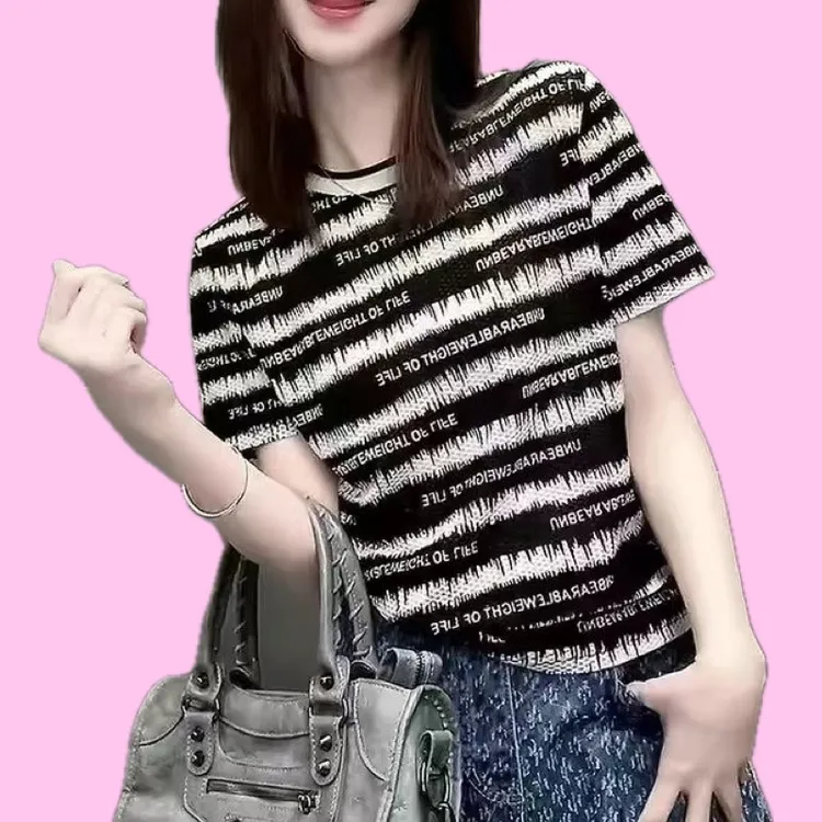 2025夏天新款宽松大码字母条纹短袖t恤女洋气减龄时尚妈妈装上衣