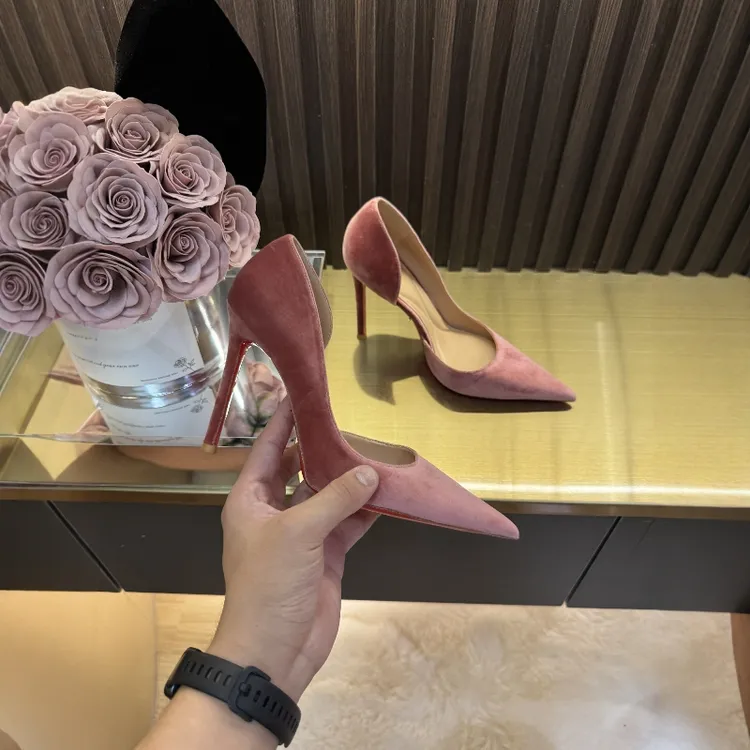 红底高跟鞋女2025新款丝绒侧空高级感婚鞋新娘鞋气质不累脚女单鞋