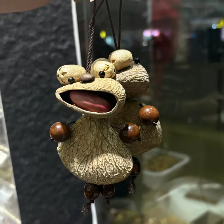 小人印尼果壳摇铃丑萌丑萌的很可爱 文玩女孩必备风铃