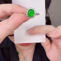 翡翠未镶嵌颈饰一件