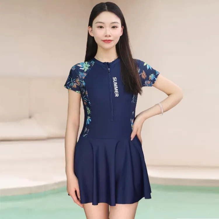 泳衣女款2025新款连体游泳衣微胖女孩遮肉显瘦保守大码