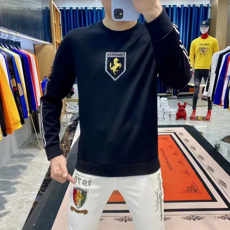 高档男士卫衣2025新款潮流帅气百搭轻奢烫钻大战马帅气男装3030