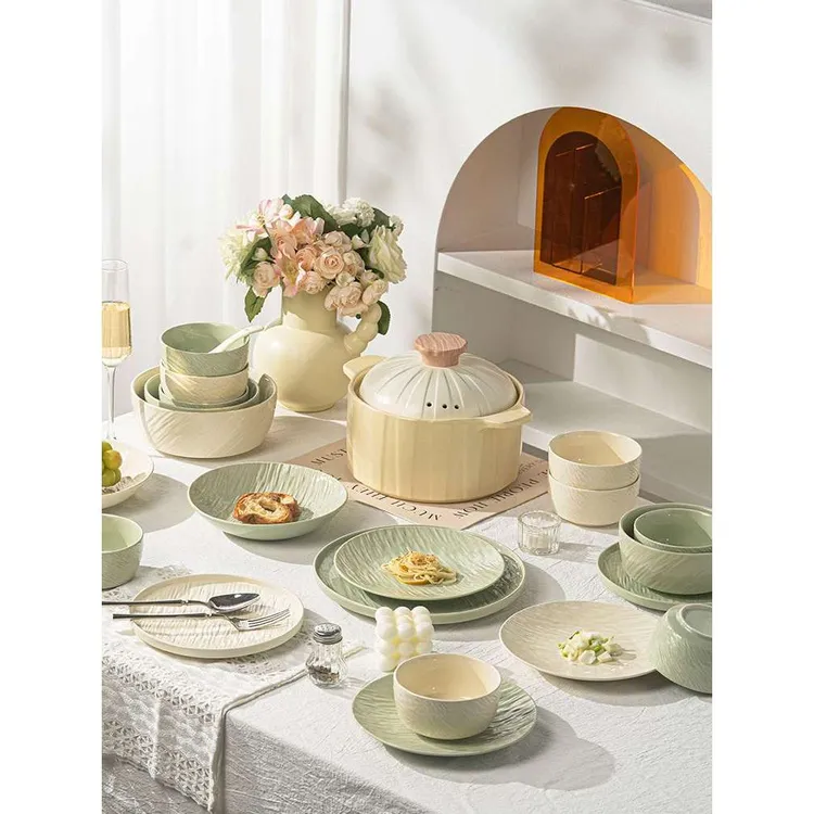 高级感碗碟套装家用2025新款奶油风陶瓷碗盘筷盘子乔迁碗具