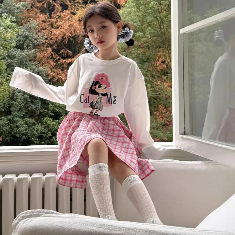 童套装2025春女童立体帽女孩印花长袖t恤衫+不规则粉格子半裙套装