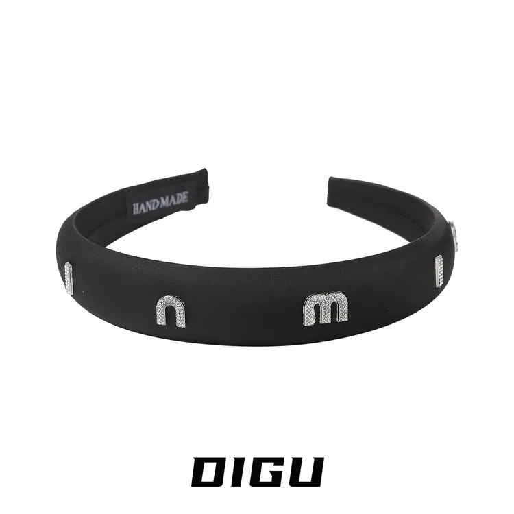 嘀咕家秋冬高颅顶镶钻字母海绵发箍气质高级感缎面头箍外出发饰