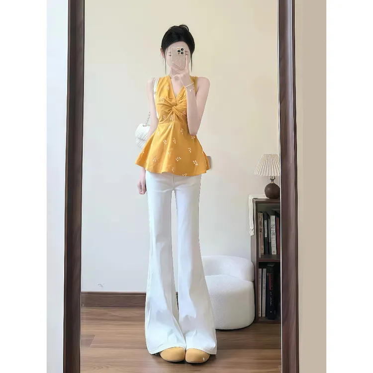 多巴胺穿搭一整套夏季收腰挂脖刺绣上衣小衫微喇休闲牛仔裤两件套