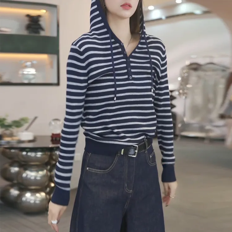 【简致条纹】高级感条纹连帽长袖针织衫女春秋新款时尚百搭打底上衣
