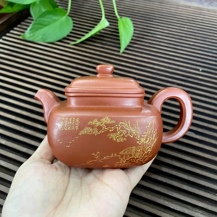 新品力荐 --- 「四方大蕴德钟」 泥料：朱泥 容量：260cc 作者：王春洪