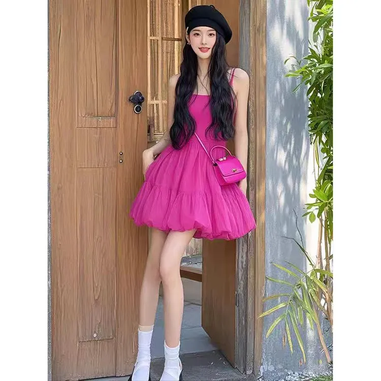 2025春季新款多巴胺绝美小裙miu里miu气穿搭玫红色收腰吊带连衣裙