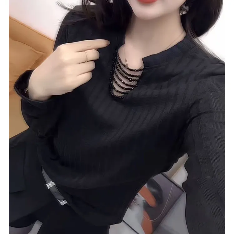 今年流行穿搭2025秋冬新款温柔风韩式INS风低领钉珠设计针织长袖