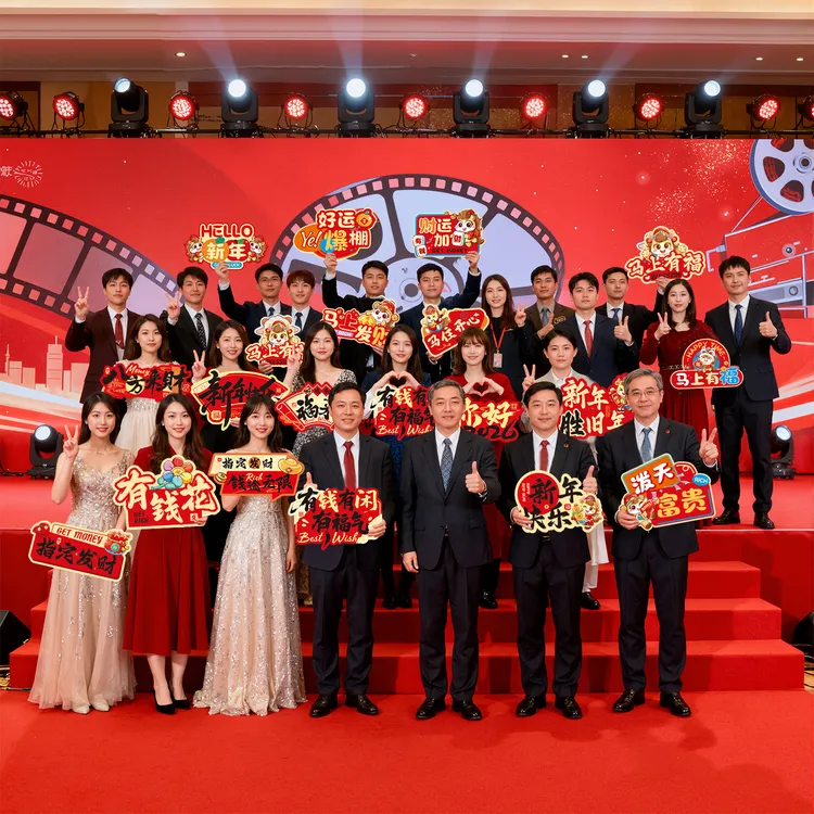 新年装饰品公司年会拍照道具KT板手举牌2026马年元旦过年活动布置