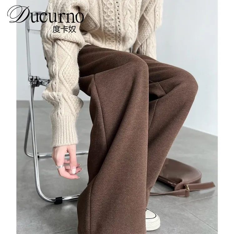 美拉德棕色加绒裤子女秋冬2026新款高腰直筒窄版人字纹毛呢阔腿裤