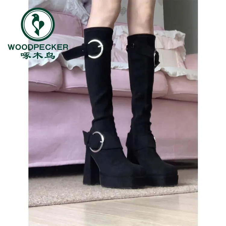 啄木鸟金属扣粗跟长筒靴女2025新款秋冬高筒黑色靴子气质瘦瘦靴
