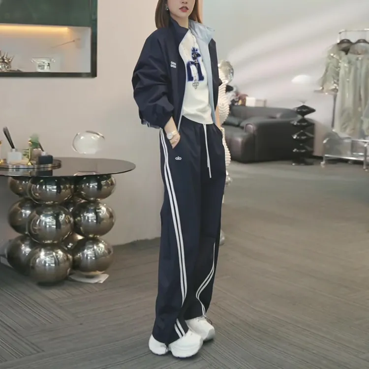 拉夏贝尔运动风休闲时尚套装女春秋松弛减龄蓝色长袖外套长裤两件