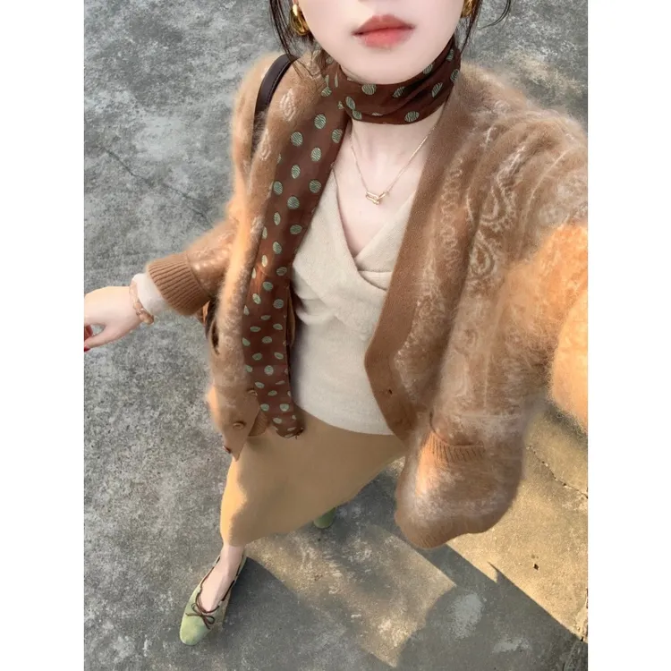2025秋冬新款韩系V领提花软糯毛衣宽松慵懒风打底衫半身裙三件套