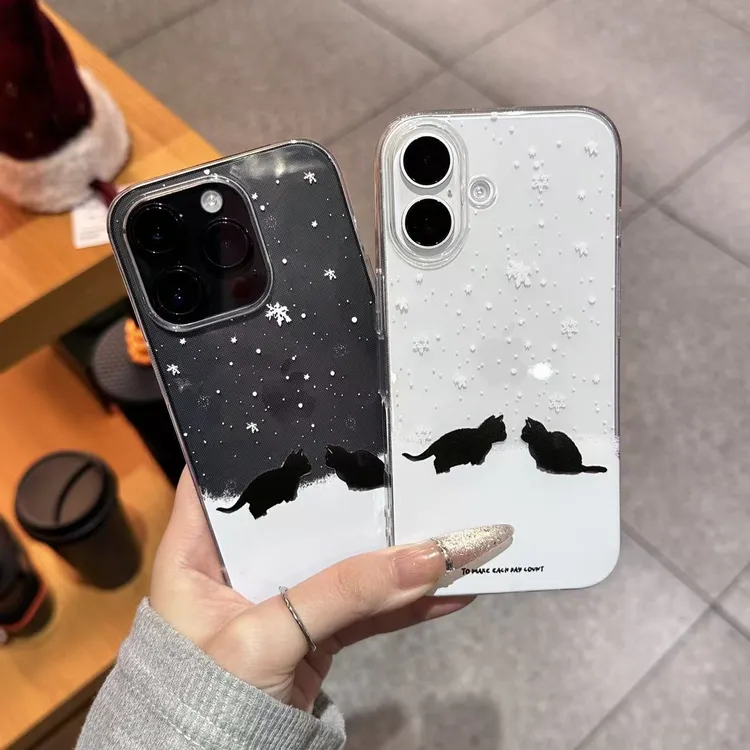 雪地两只黑猫适用于苹果14手机壳iPhone15透明11大孔13