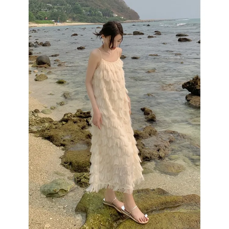 法式流苏白色吊带连衣裙女夏季超仙高级感海边度假三亚沙滩长裙子
