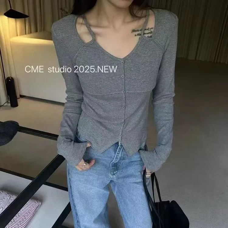 2025秋新款洋气美式大v领纯欲设计感打底衫洋气胖mm时尚上衣553-1