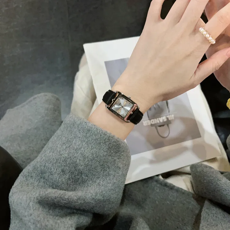 Dinimi蒂尼米方形气质简约轻奢经典时尚优雅女款女生腕表防水手表