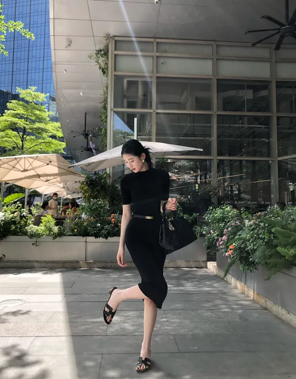 纯欲风气质针织连衣裙女短袖2025夏季新款高级感修身显瘦包臀裙子
